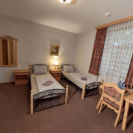 3 Raben - Leoben - Zimmer Fuer Geschaeftsreisende, Urlauber, Monteure Und Handwerker, Polski Pensjonat Austria Bagian luar foto