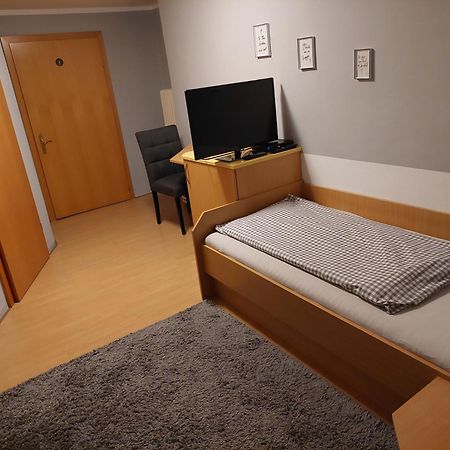 3 Raben - Leoben - Zimmer Fuer Geschaeftsreisende, Urlauber, Monteure Und Handwerker, Polski Pensjonat Austria Bagian luar foto