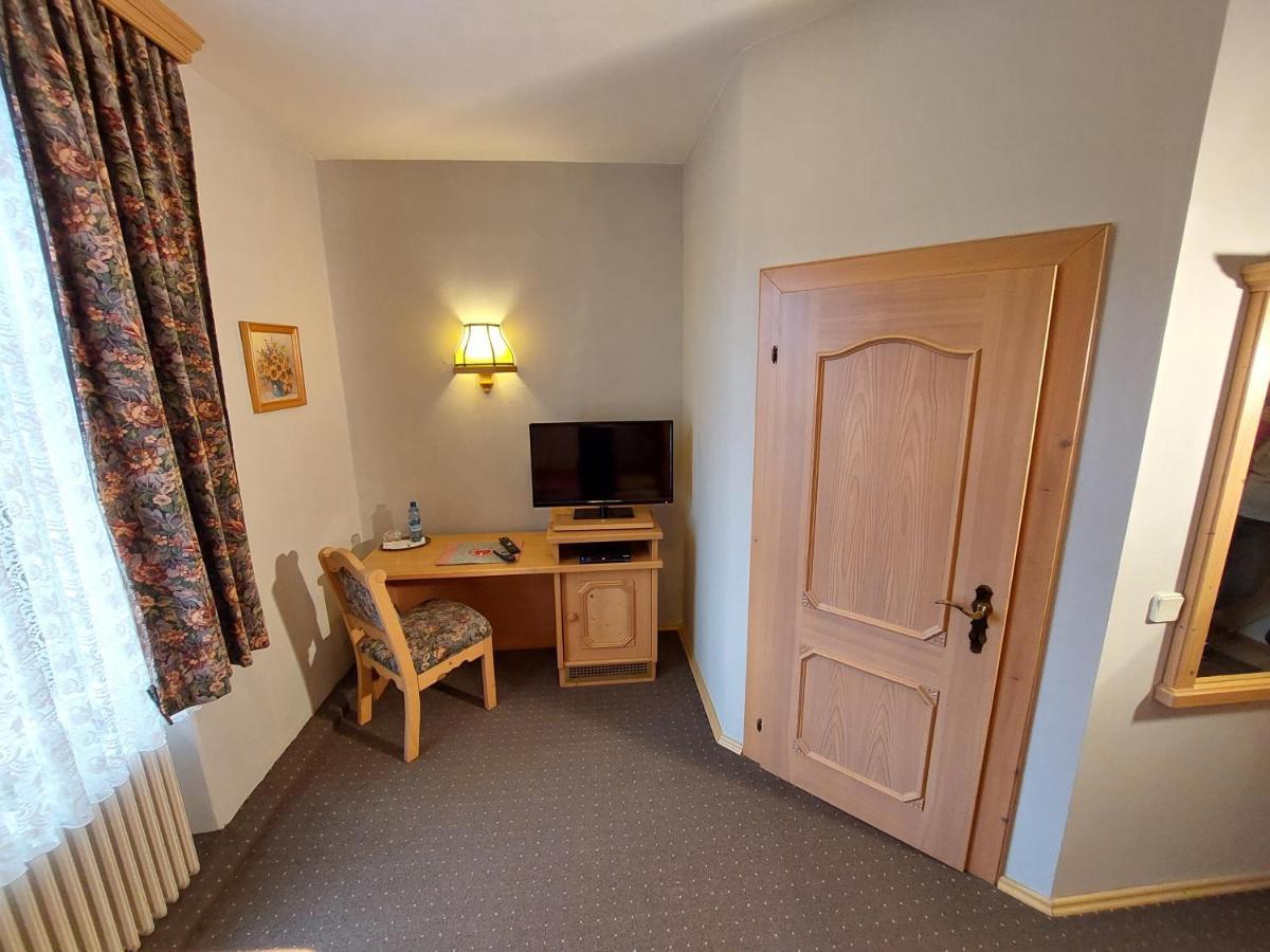 3 Raben - Leoben - Zimmer Fuer Geschaeftsreisende, Urlauber, Monteure Und Handwerker, Polski Pensjonat Austria Bagian luar foto