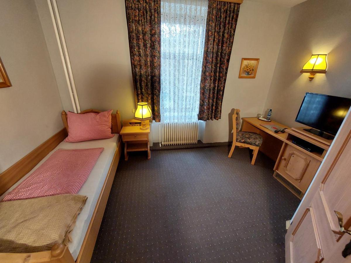 3 Raben - Leoben - Zimmer Fuer Geschaeftsreisende, Urlauber, Monteure Und Handwerker, Polski Pensjonat Austria Bagian luar foto