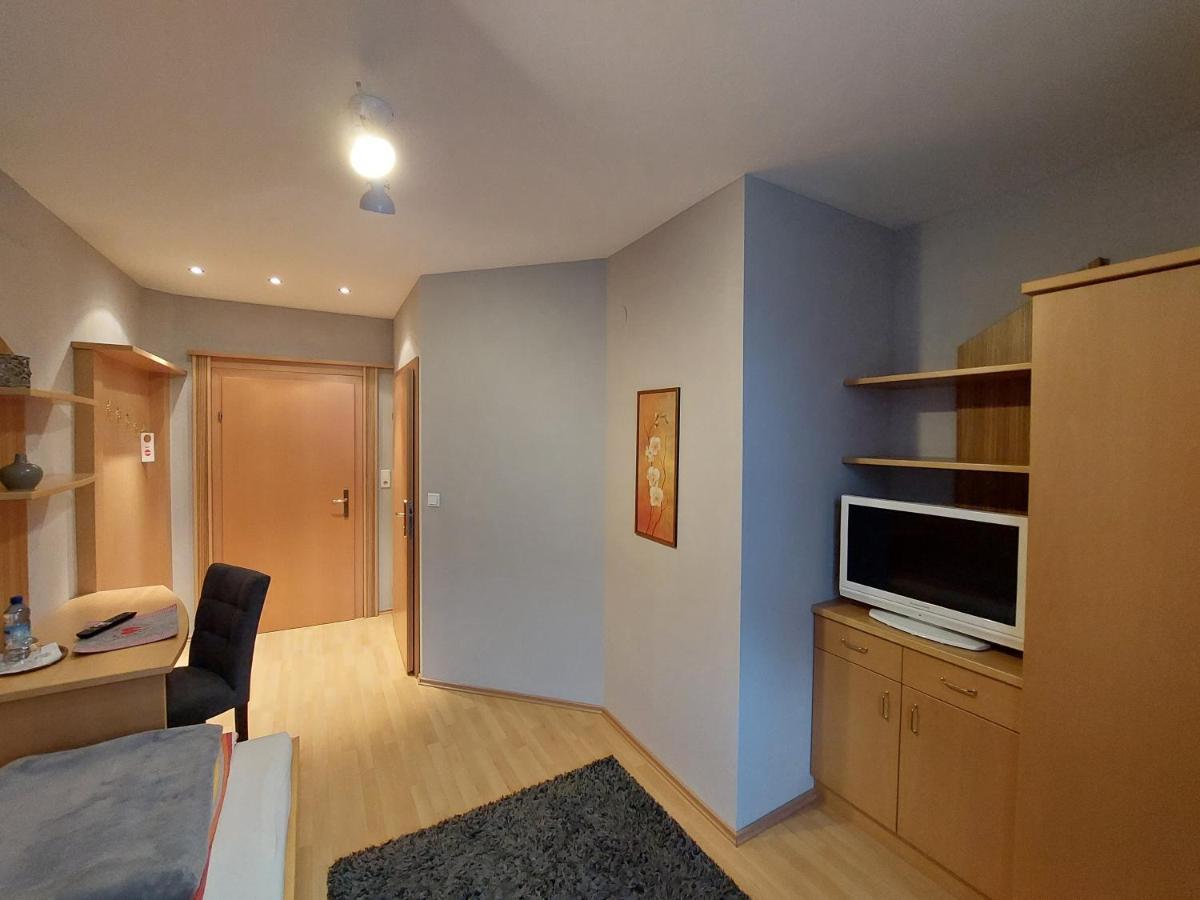 3 Raben - Leoben - Zimmer Fuer Geschaeftsreisende, Urlauber, Monteure Und Handwerker, Polski Pensjonat Austria Bagian luar foto
