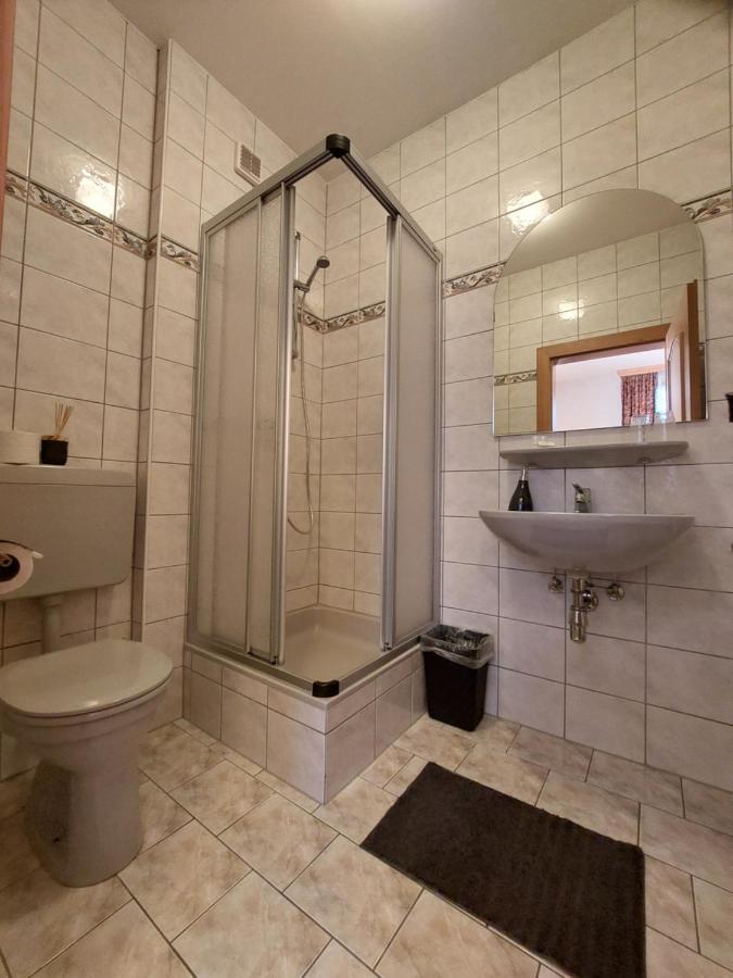 3 Raben - Leoben - Zimmer Fuer Geschaeftsreisende, Urlauber, Monteure Und Handwerker, Polski Pensjonat Austria Bagian luar foto