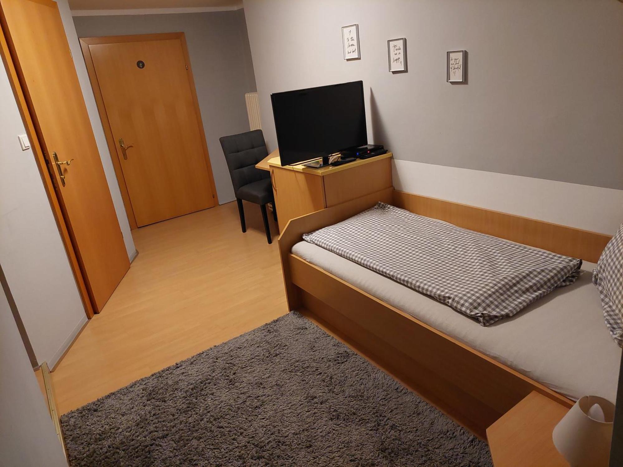3 Raben - Leoben - Zimmer Fuer Geschaeftsreisende, Urlauber, Monteure Und Handwerker, Polski Pensjonat Austria Bagian luar foto
