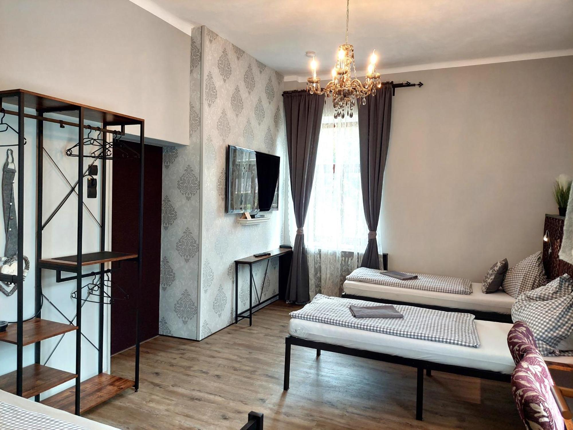 3 Raben - Leoben - Zimmer Fuer Geschaeftsreisende, Urlauber, Monteure Und Handwerker, Polski Pensjonat Austria Bagian luar foto