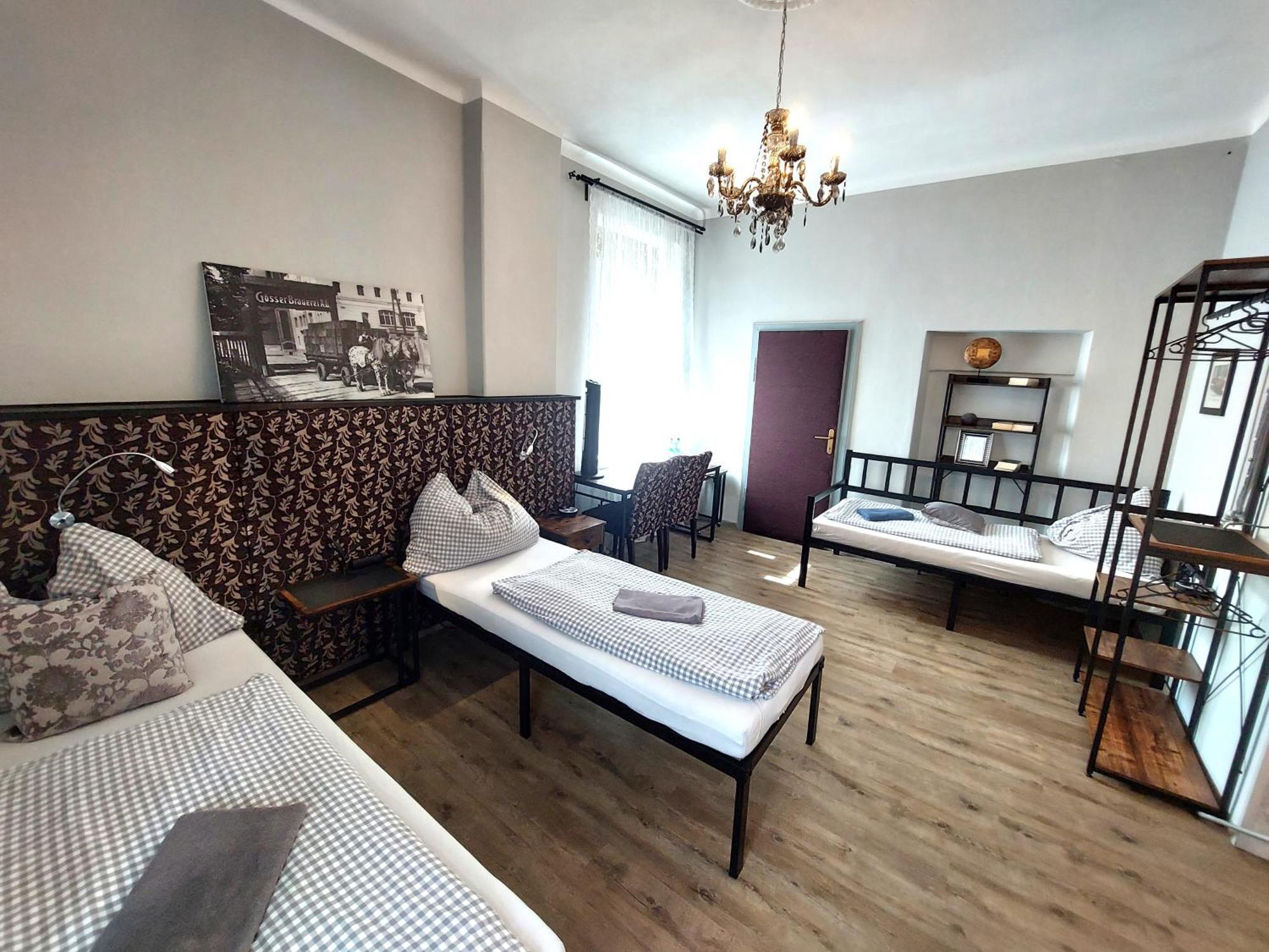3 Raben - Leoben - Zimmer Fuer Geschaeftsreisende, Urlauber, Monteure Und Handwerker, Polski Pensjonat Austria Bagian luar foto